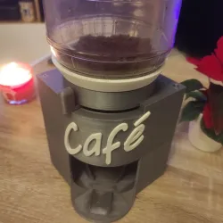 Ground coffee dispenser for filter coffee maker