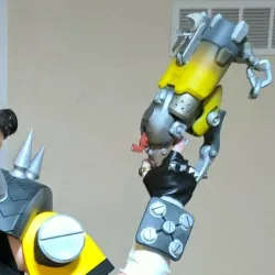 Roadhog glove spikes