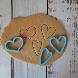 3 silhouette cutters in 6cm of HEARTS