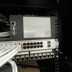5.83 inch Waveshare E-Ink & Raspberry Pi 3b+ mount for 19" server rack