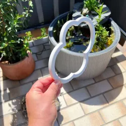 Feeding ring for pond