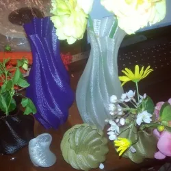 Bowl and vases with openscad source file polygon generator.