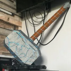 'Cracked Mjolnir', Thor Love and Thunder