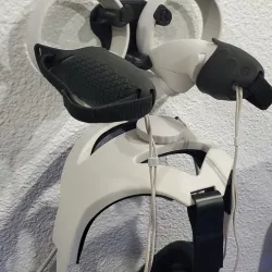Oculus Quest 2 and controllers wall mount