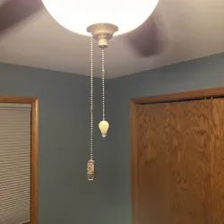 Pull Chain Lightbulb
