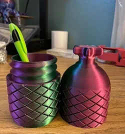 knurled capsule container