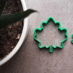 Vine leaf cookie cutter
