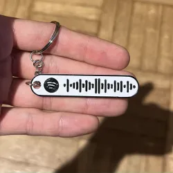 "Pirates of the Caribbean Bar - Melendi " Spotify keychain code