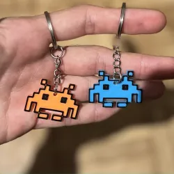 Space Invaders classic alien keychain