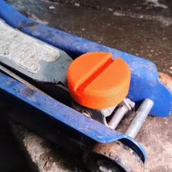 Car jacking pad scalable for hydraulic jack