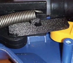 Tensioner for hot melt glue gun / Glue gun tensioner