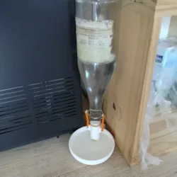 water bowl for bottle with mechanical closure