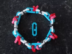 Letter G chain