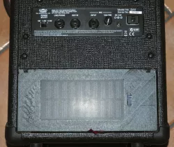 VOX DA5 amplifier door powered by solar power bank
