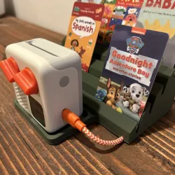 Docking stand with Single Card Holder for Yoto Mini