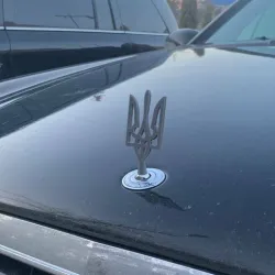Frontal Mercedes sarcophagus original (and coat of arms of Ukraine)