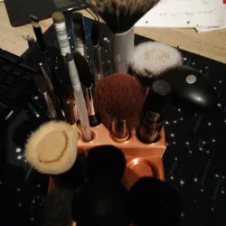 makeup brush holder