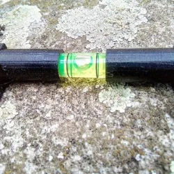 hanging spirit level holder for string / line / rope