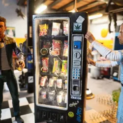 Snack & Drink Vending Machine for scale garage diorama