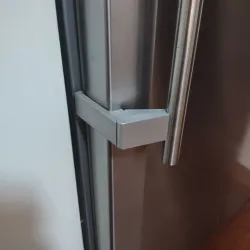 Liebherr fridge handle hinge