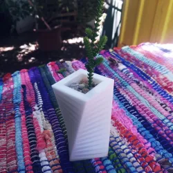 PLANT POT TWISTED CUBE