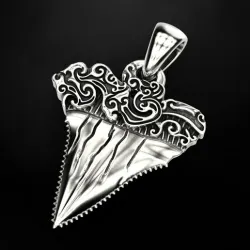 Pendant Shark tooth