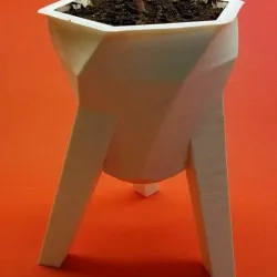 Tripod Pot