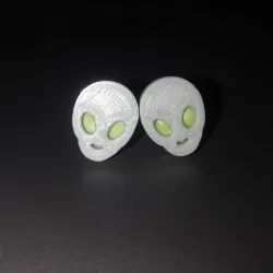 Alien emoji earrings! 👽