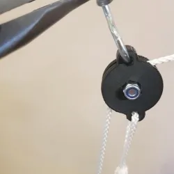 Bottle hoist with clamping block / Bottle hoist