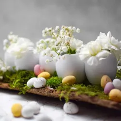 Customisable eggshell table decoration