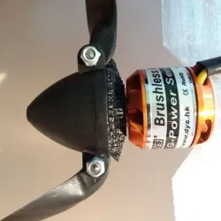 Folding propeller blade flapping stop