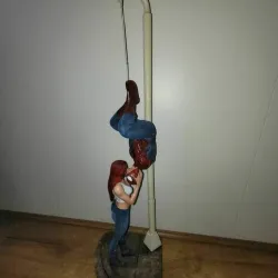 Spiderman and Mary Jane Watson kissing diorama 1/6