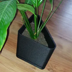 Plant pot triangle