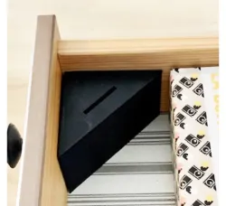 Corner piggy bank for drawer - Trielire de coin pour tiroir