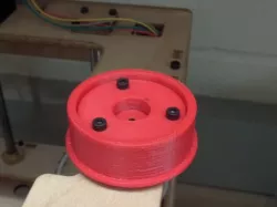 Horizontal material spool holder