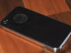 Device for protecting a mobile phone