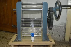 Portable Hand powered sugarcane grinder 