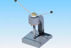 Press with rotating nut