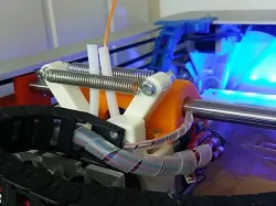 Stabilising 12 mm top rail with 12 mm bearings for spring loaded Creatr exstruder -V6 final