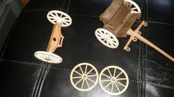 Wagon wheels for 1988 Playmobil cannon and limber (nr 3729)