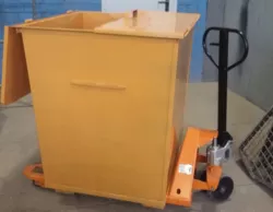 Trash container