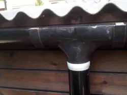 Gutter downpipe connector