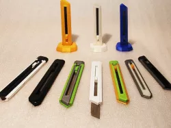 Cutter / knife with segmented blade