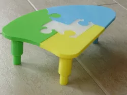 Table with interlocking support
