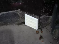 Bed-drain grating for full-sized Dodge Ram pickup