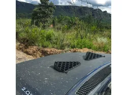 Hood scoop vent