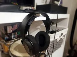 Headphone Hanger (no hardware necessary!)