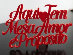 Placa Decorativa "Aquí Hay Mesa Amor Propósito" - Modelo de impresión 3D gratuito