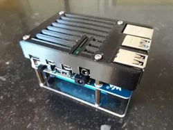Raspberry Pi 4 with waveshare UPS hat B case