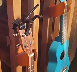 UkeHanger (2x2 stud hanger for ukelele)